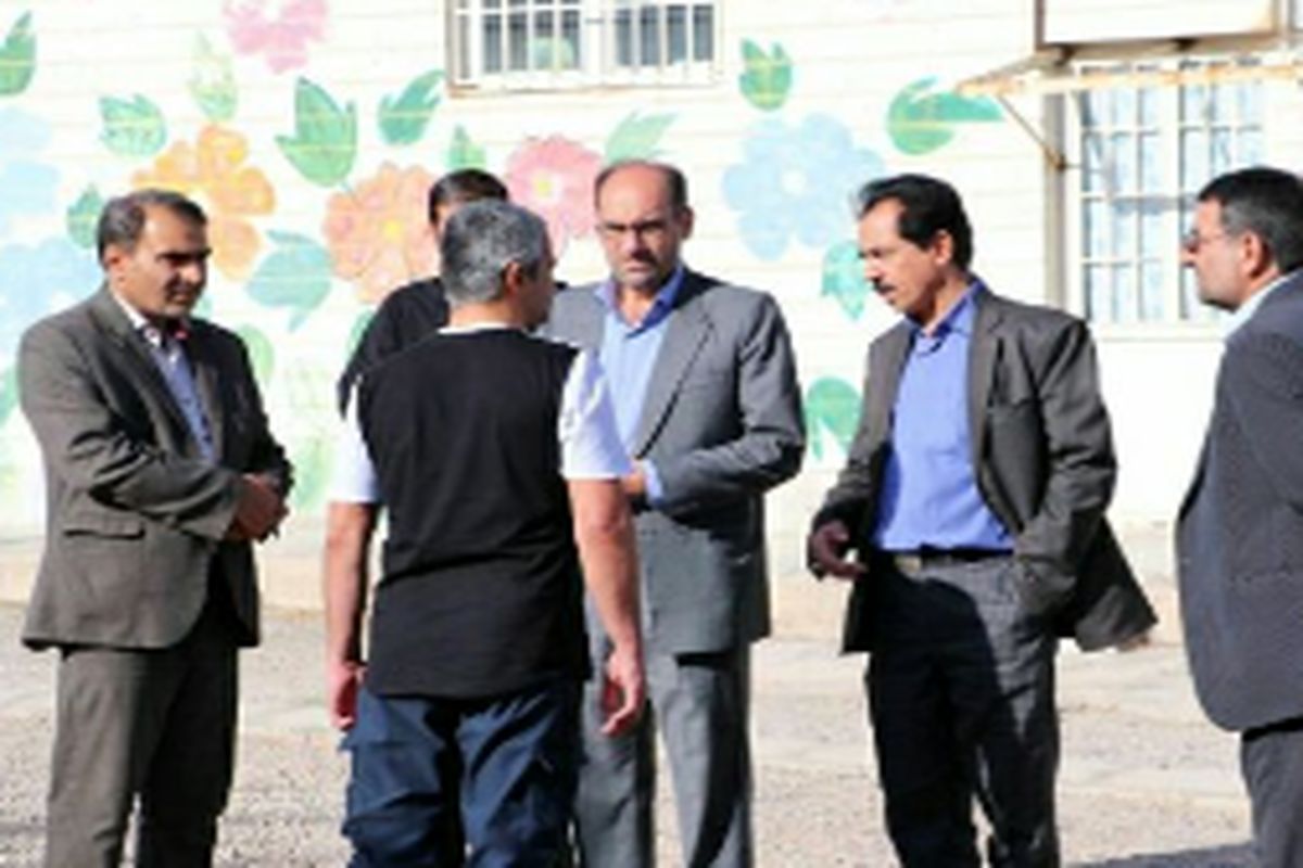 بازدید فرماندار بوئین زهرا از اردوگاه کاردرمانی وحرفه آموزی آراسنج