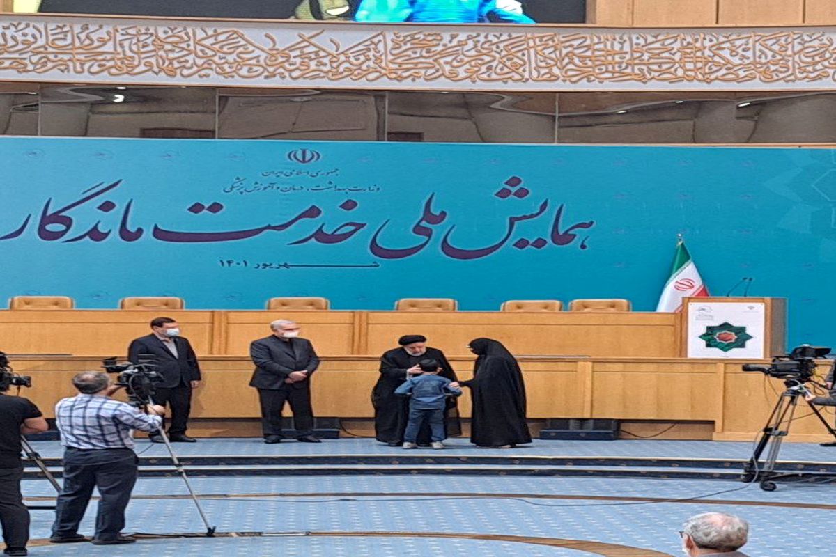 تقدیر رئیس جمهور از خانواده شهدای مدافع سلامت