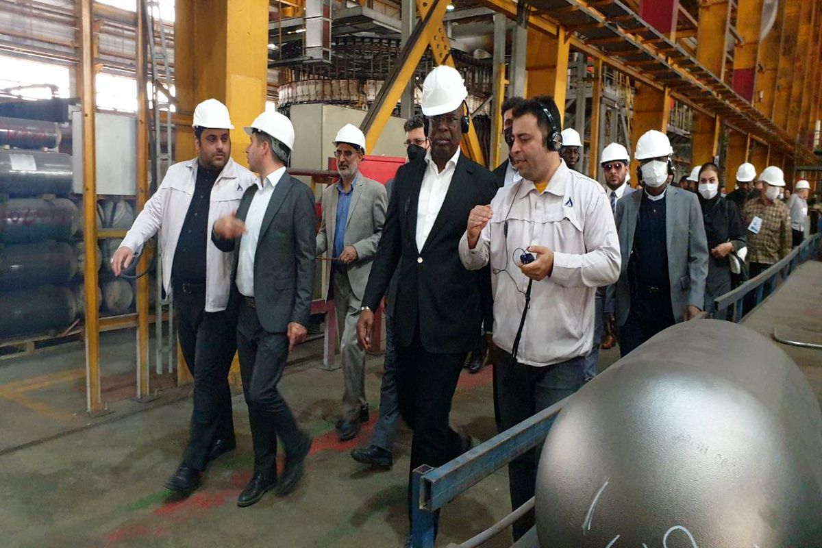 وزیر نفت نیجریه از بزرگترین واحد تولید مخازن گاز صنعتی و CNG بازدید کرد