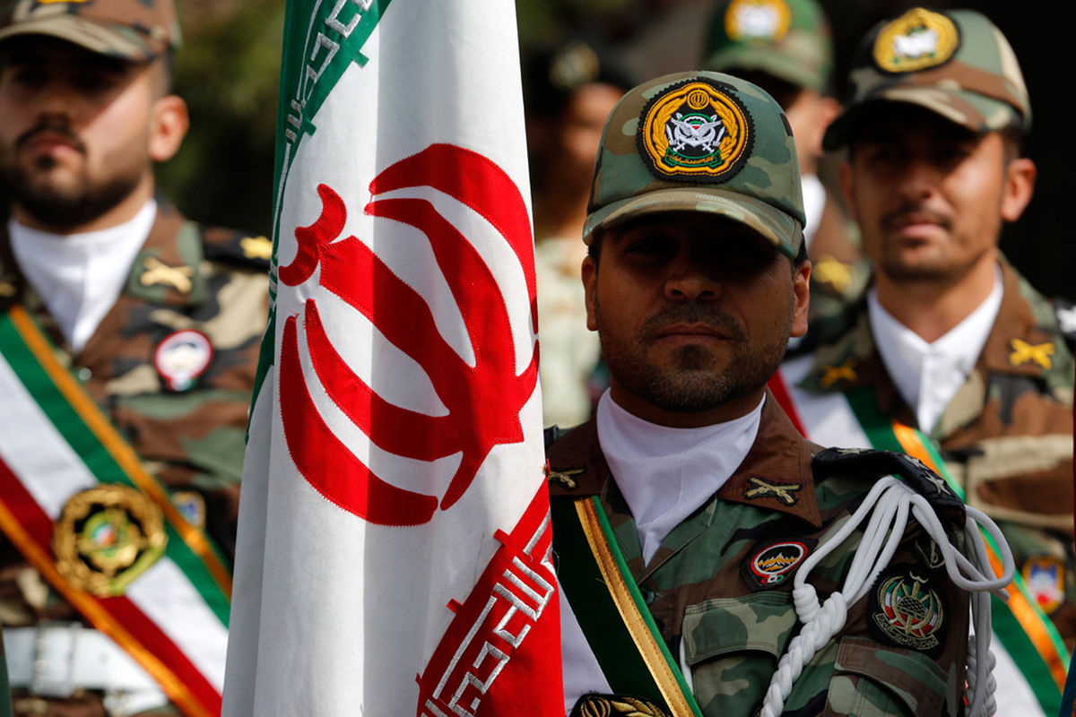 کارکنان ارتش تا آخرین لحظه از امنیت و منافع ملت ایران در مقابل توطئه‌های دشمنان دفاع می‌کنند