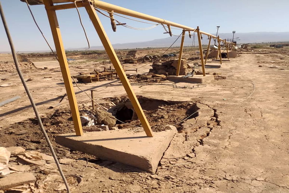 تصاویر تخریب ۱۰۰درصدی کارخانه آجرپزی در روستای آغچه قشلاق بر اثر زلزله خوی