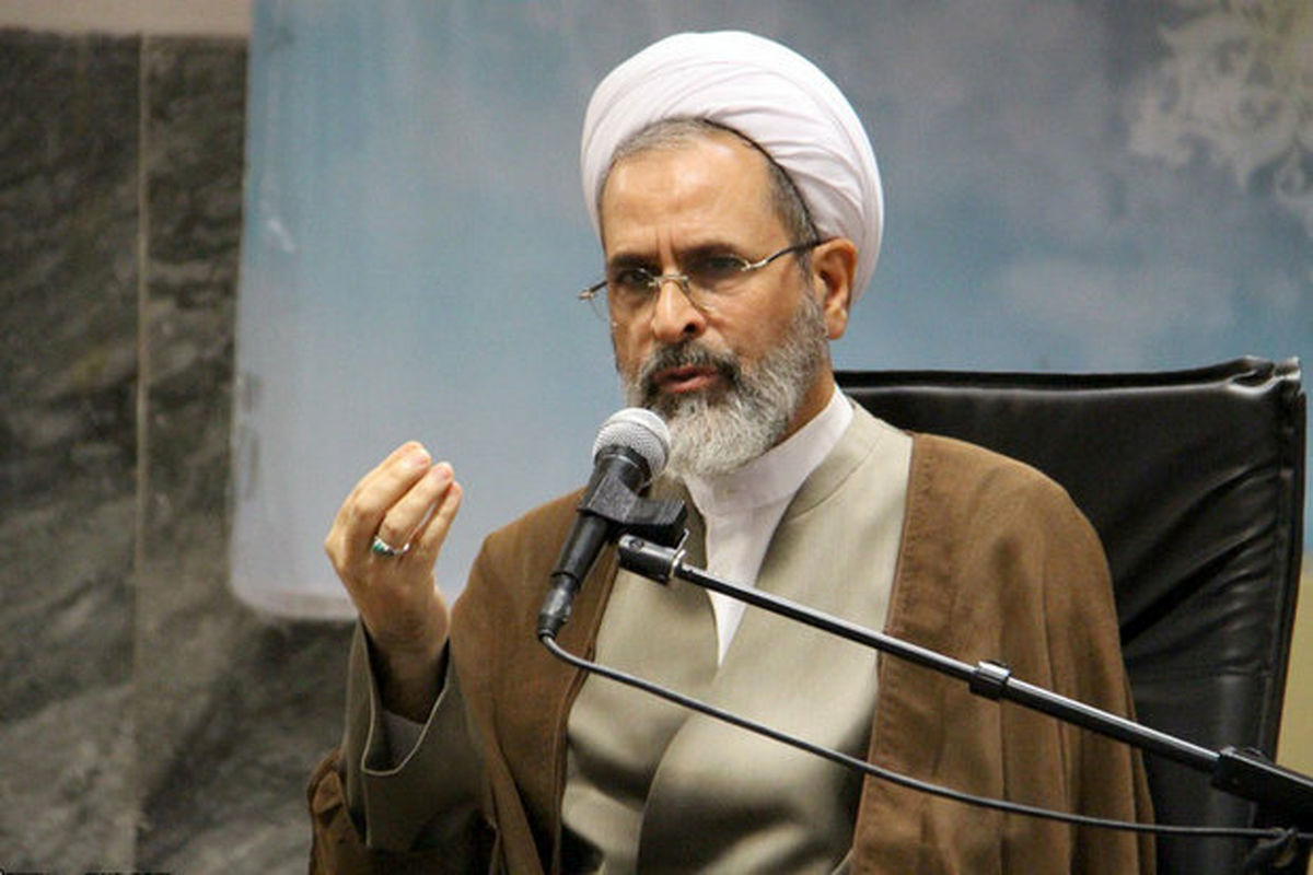 امام جمعه قم: آمریکا و منافقین خواب تجزیه شدن ایران را به گور می‌برند