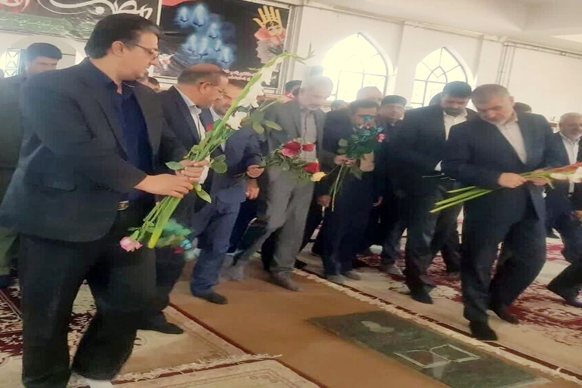ادای احترام وزیر آموزش و پرورش و نایب رئیس مجلس به مقام شامخ شهدا در شهر یاسوج