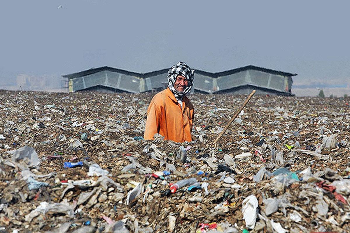 مصرف گرایی شهر را به زباله دان تبدیل کرده/ جهان را آشغالی نکنیم