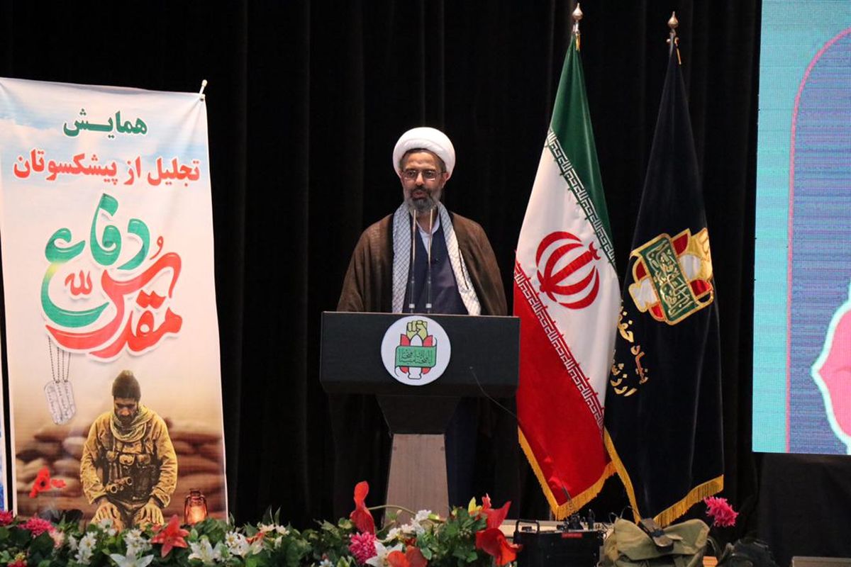 ملت ایران مرز خود را با استکبار و دشمنان انقلاب حفظ می‌کند