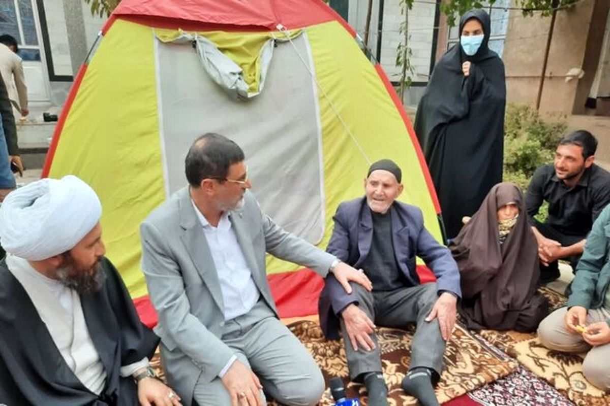 بازدید قاضی‌زاده هاشمی از مناطق زلزله‌زده خوی و دیدار با خانواده‌های معظم شهدا و ایثارگران