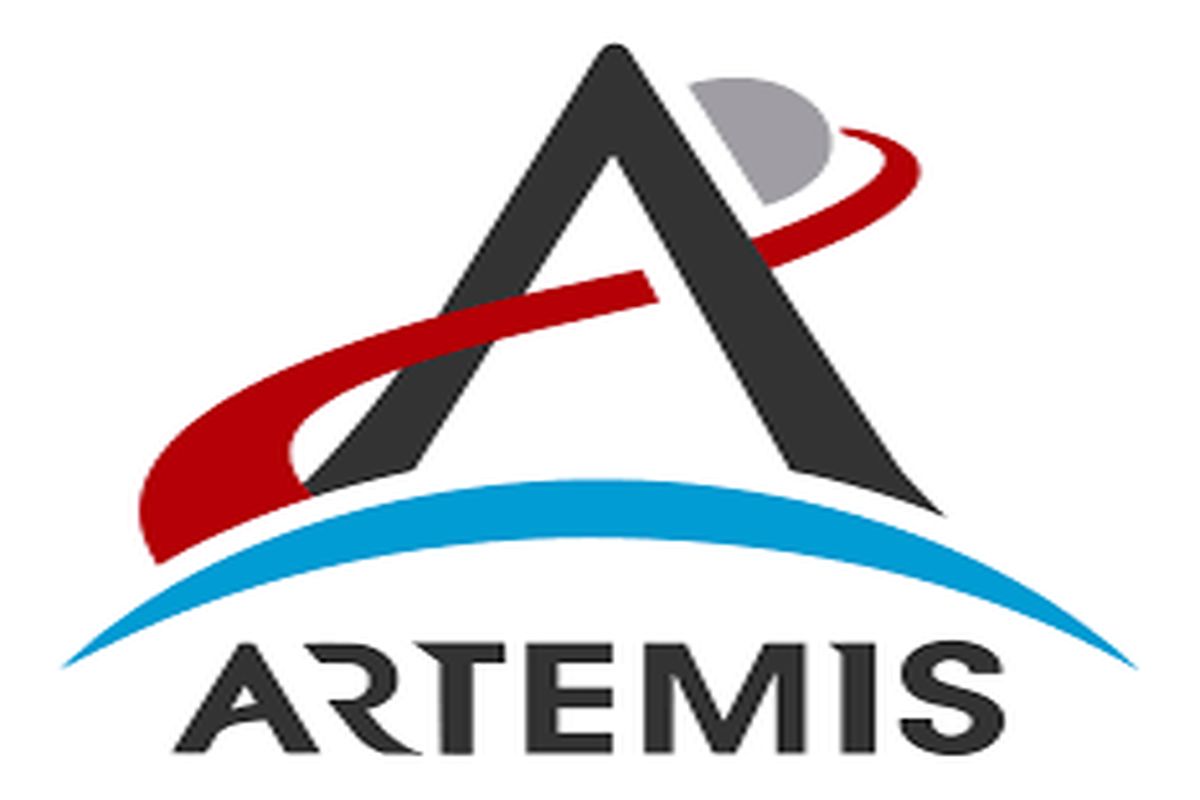 تیم هایی که در حین محافظت از گزینه برای راه اندازی Artemis I بر آب و هوا نظارت می کنند