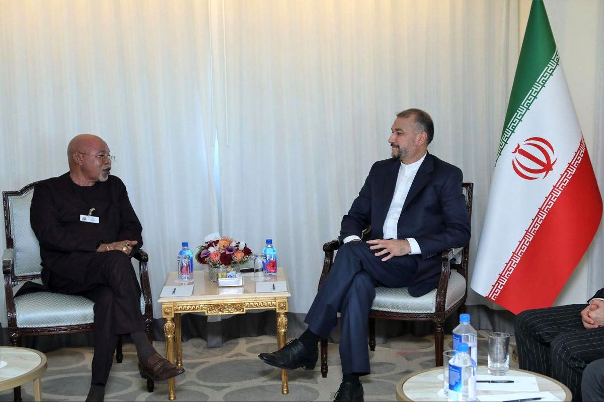 رایزنی وزرای خارجه ایران و اوگاندا جهت توسعه مناسبات اقتصادی و تجاری