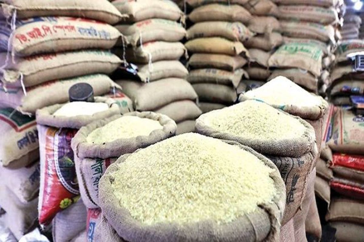 کشف ۱۰ تن برنج تقلبی از فروشگاهی در خیابان مولوی