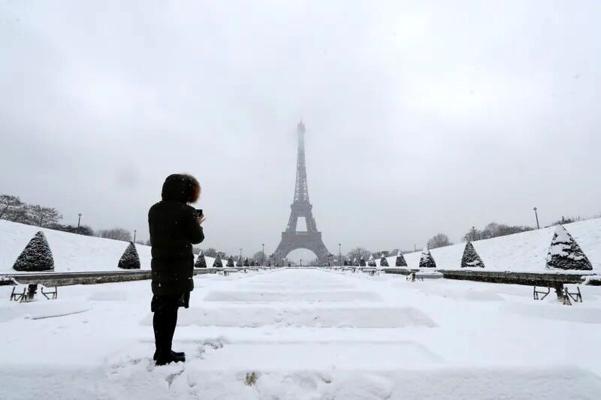 فرانسه، زمستان سخت را چگونه پشت سر می‌گذارد؟/ از اعطای کوپن انرژی به ۳۸ میلیون نفر تا کاهش ۵۰ درصدی روشنایی