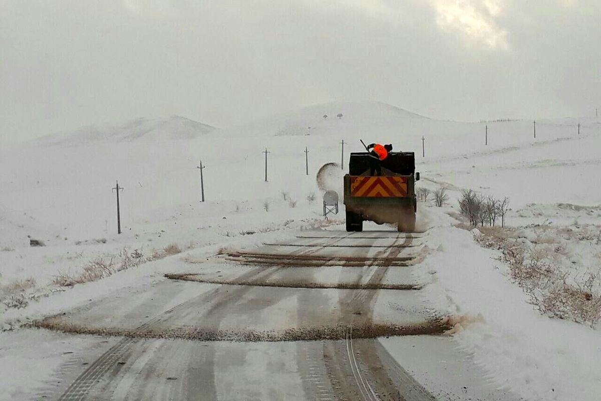 فعالیت ۶۸ پایگاه راهداری زمستانی در محورهای آذربایجان غربی