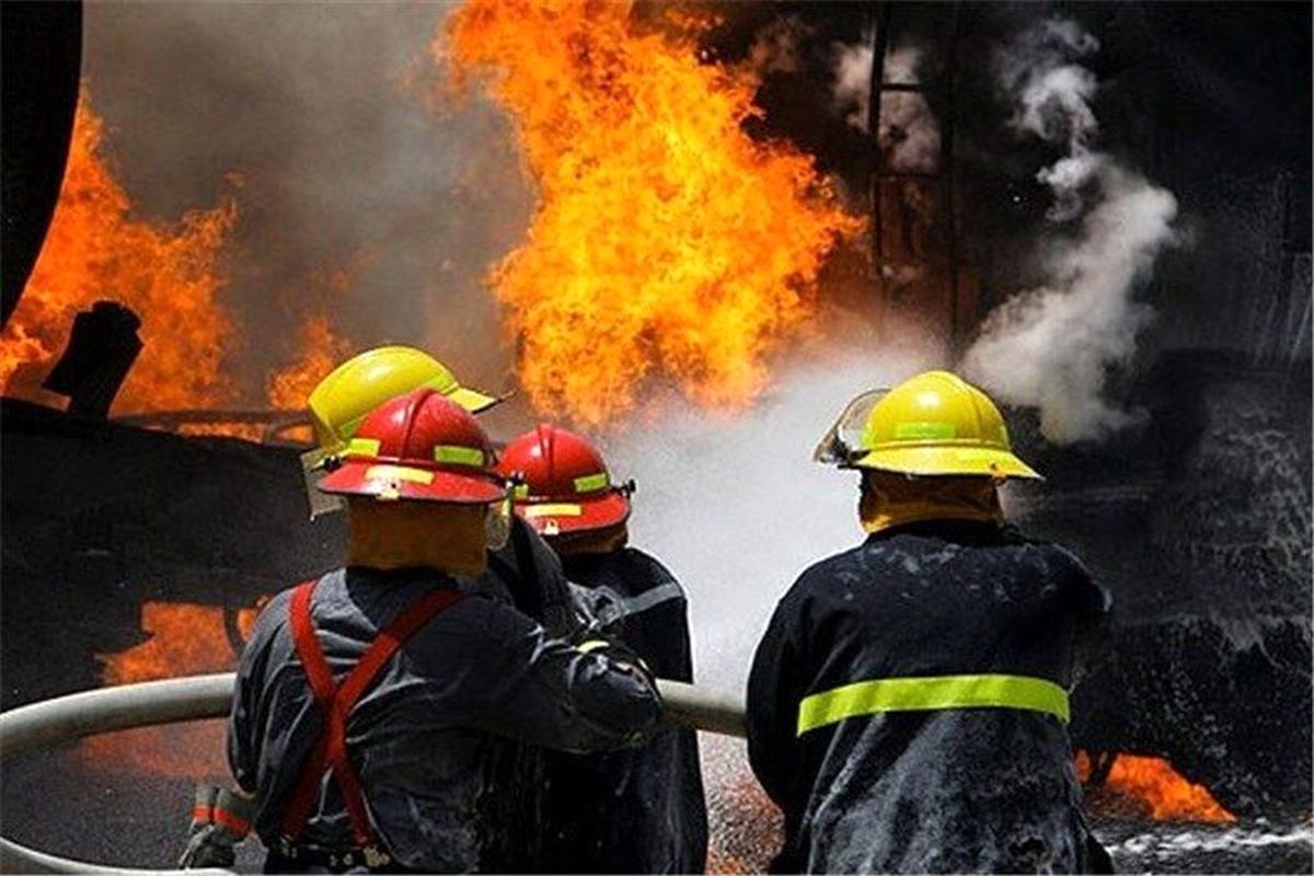 مهار آتش سوزی کارگاه کفاشی در باغ سپهسالار تهران