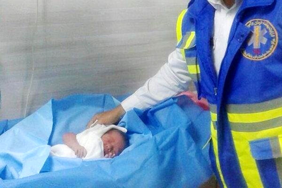 تولد نوزاد دختر در آمبولانس اورژانس استان گیلان
