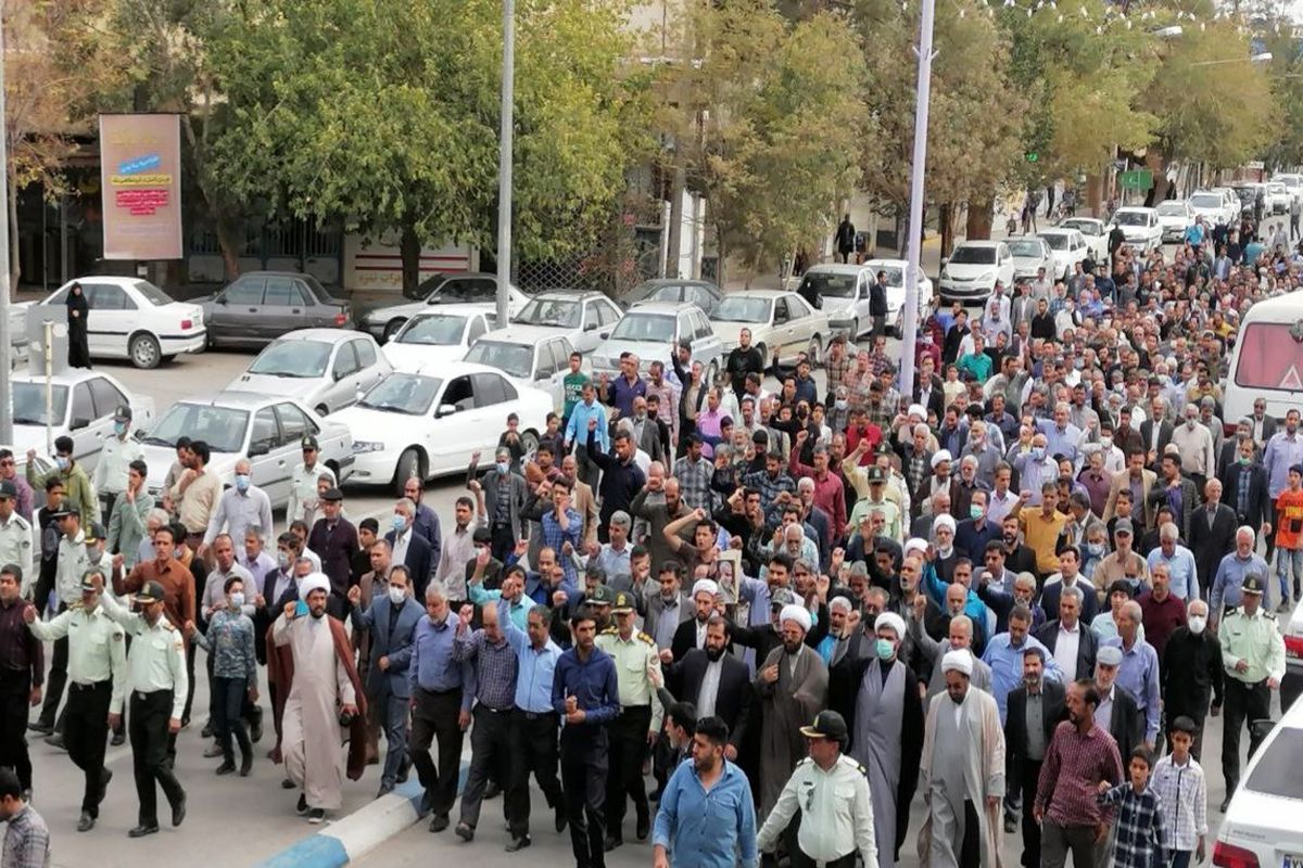 راهپیمایی مردم انقلابی کرمان در محکومیت حمله تروریستی به حرم شاهچراغ