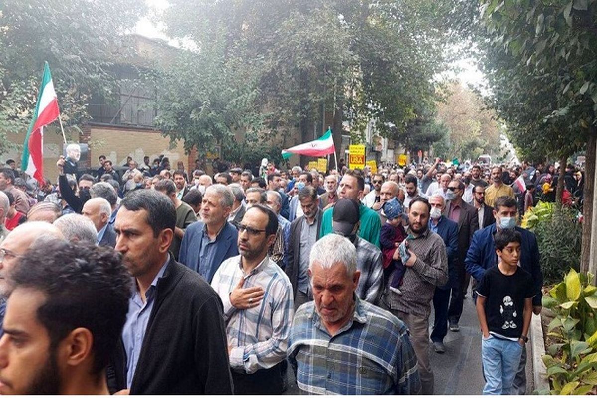 مردم البرز در محکومیت حادثه تروریستی شیراز به خیابان ها آمدند