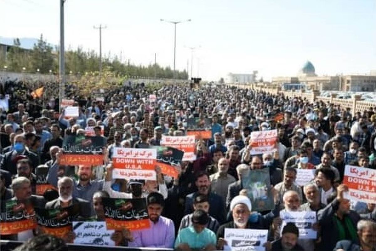 برگزاری راهپیمایی مردم خراسان جنوبی در محکومیت جنایت استکبار در حرم مطهر شاه چراغ (ع) شیراز