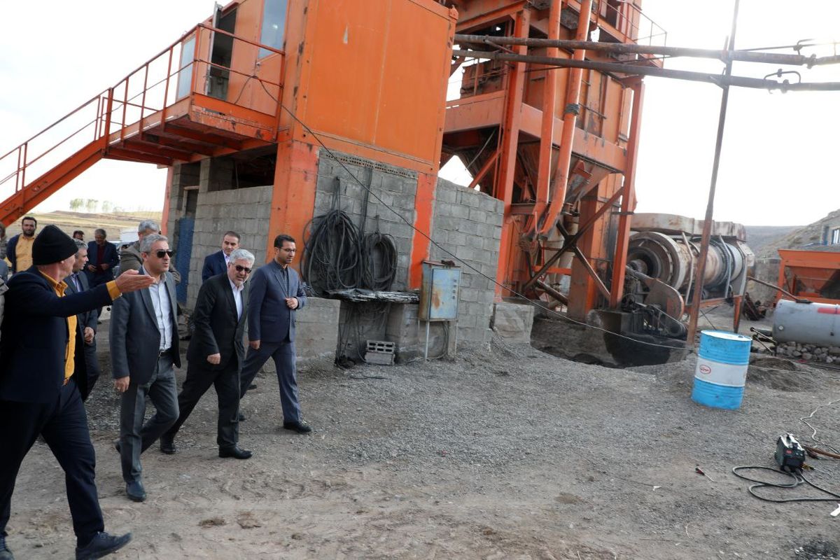 کارخانه آسفالت شهرستان چالدران با ظرفیت تولید ۱۲۰ هزار تن دوباره راه اندازی شد