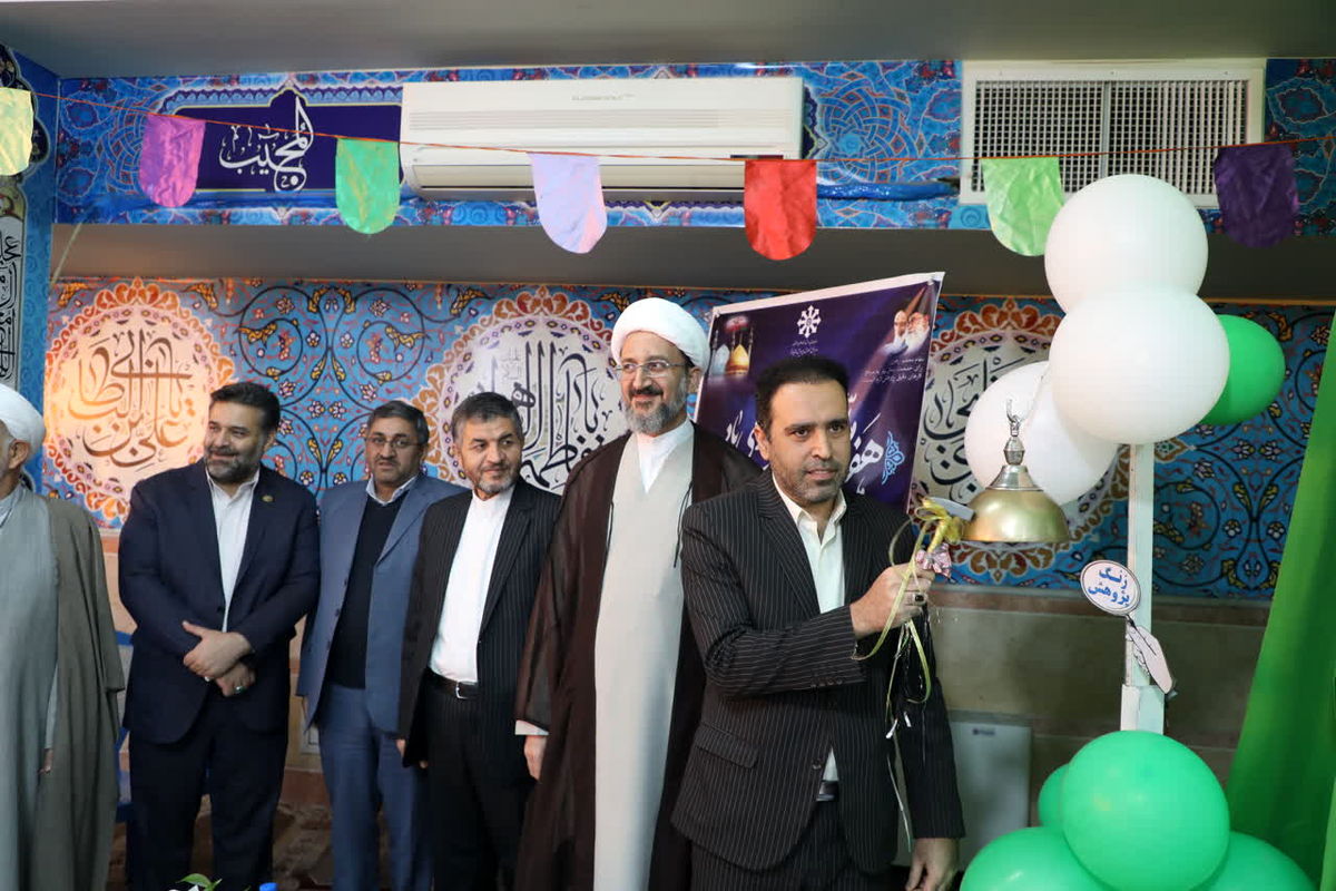 نواختن زنگ آغاز هفته پژوهش و فناوری در قم