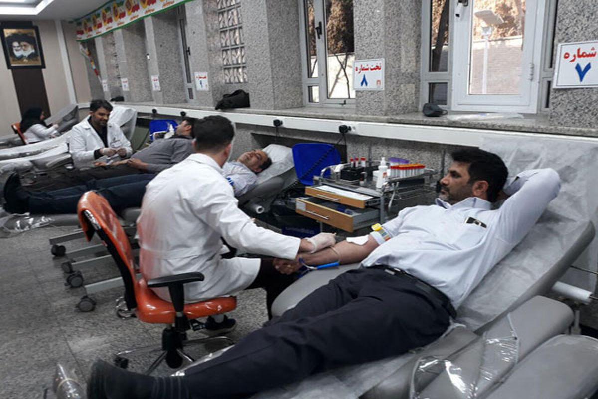 اهدای خون کارکنان مرکز مدیریت حوادث و فوریت های پزشکی استان قزوین