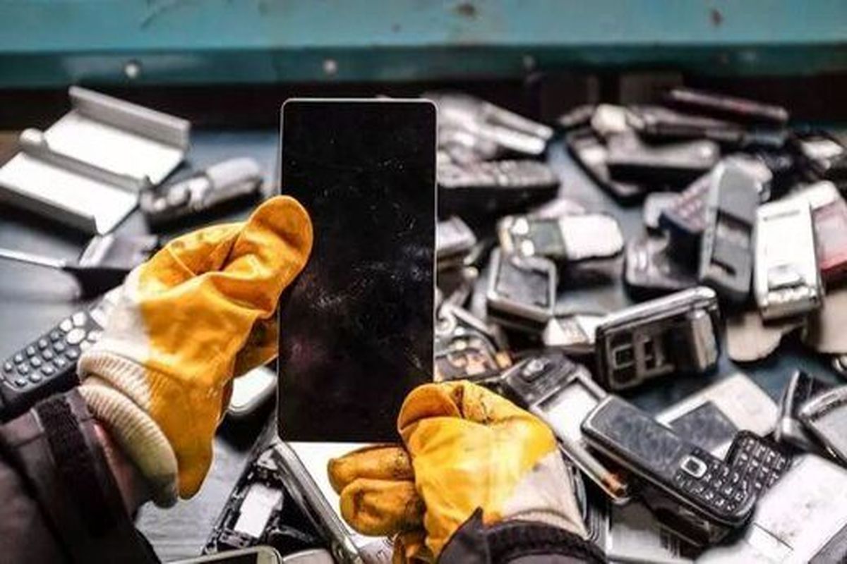 ۵ دلیل اصلی برای دور انداختن گوشیهای موبایل