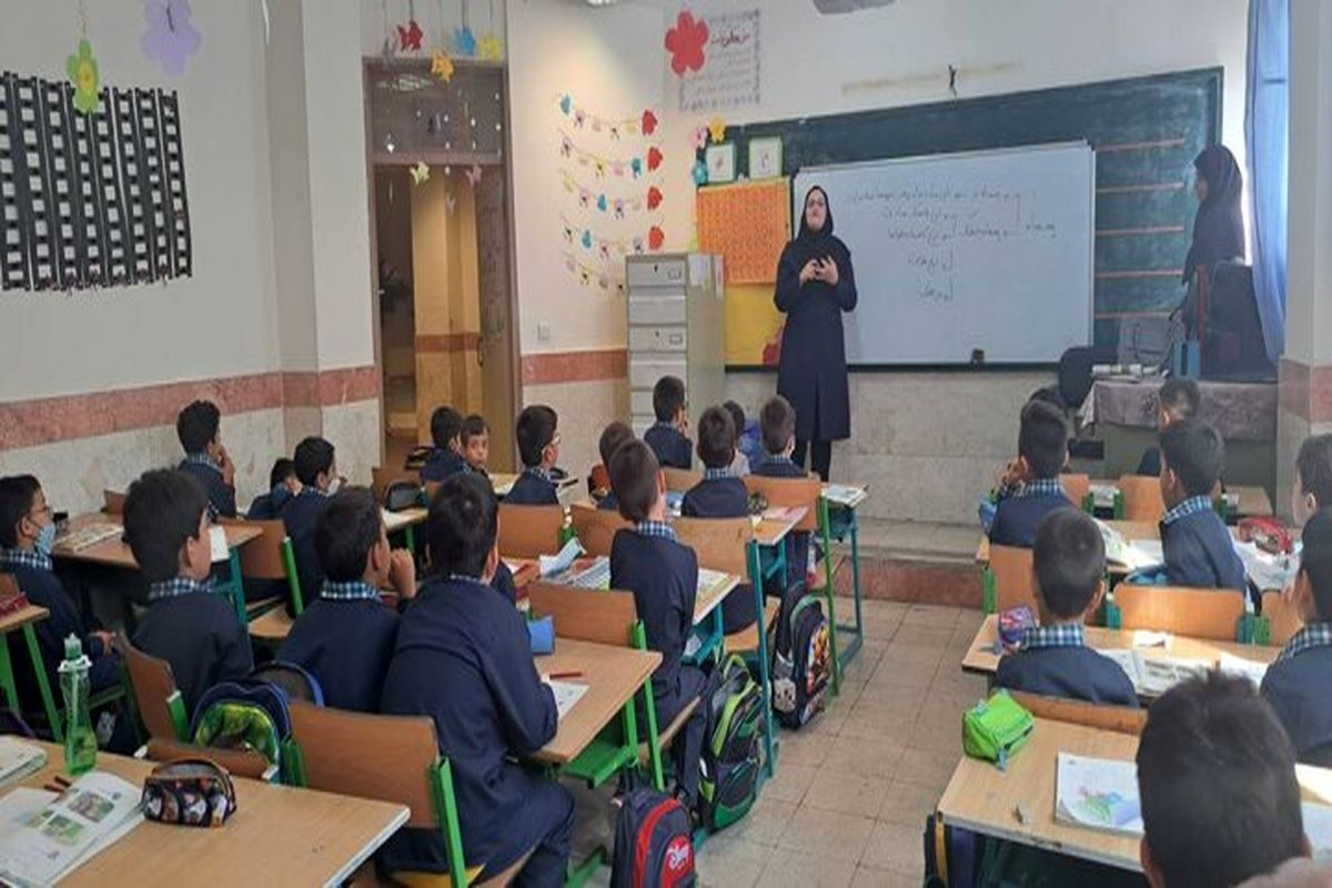 برگزاری کلاس آموزشی پیشگیری و کاهش آسیب های اجتماعی در مدارس غرب تهران