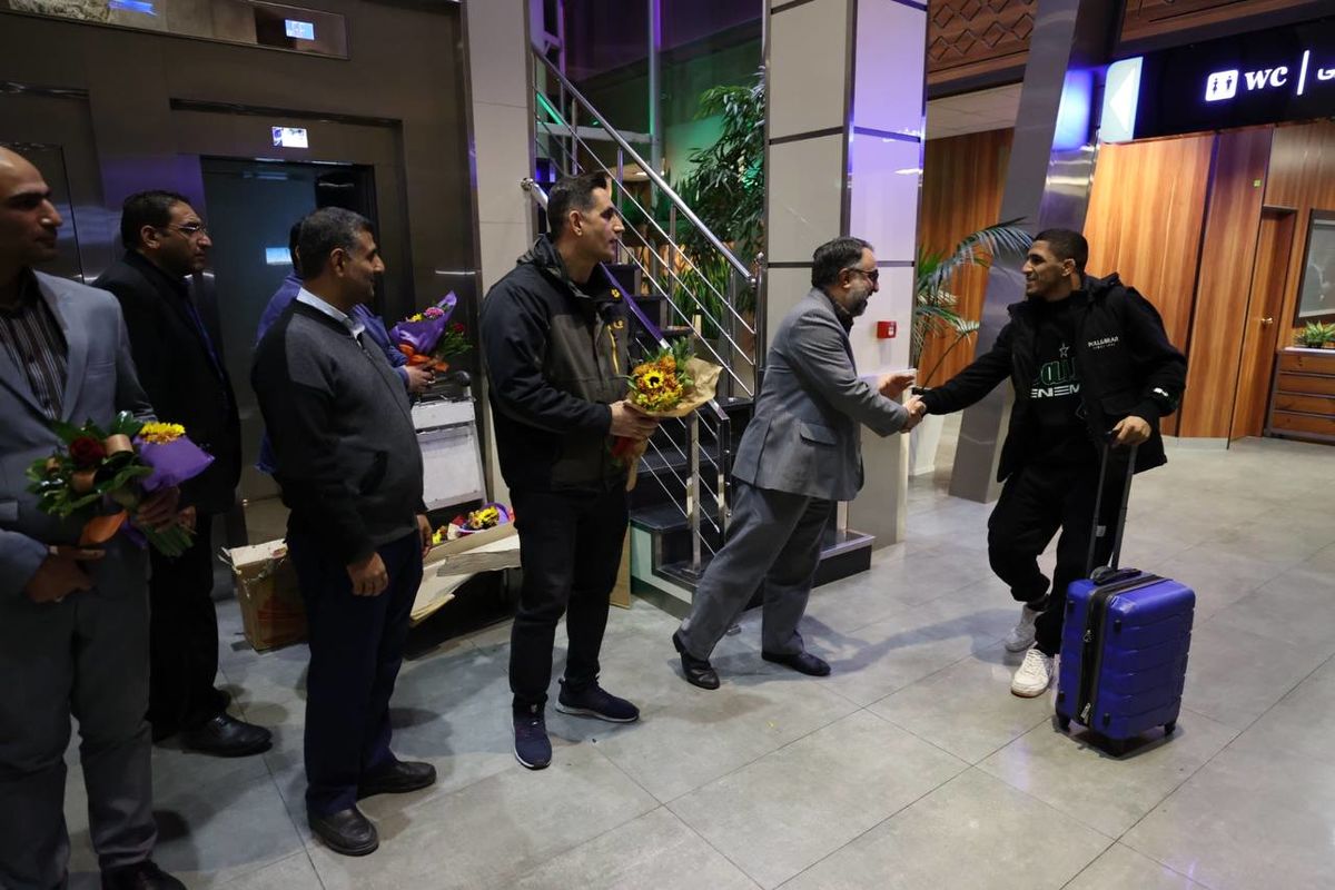 ورود اعضای تیم ملی کشتی آزاد به تهران پس از نایب قهرمانی در جهان