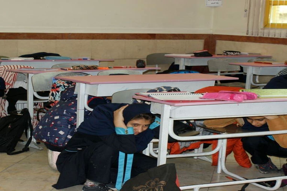 مانور زلزله در مدارس فارس برگزارشد