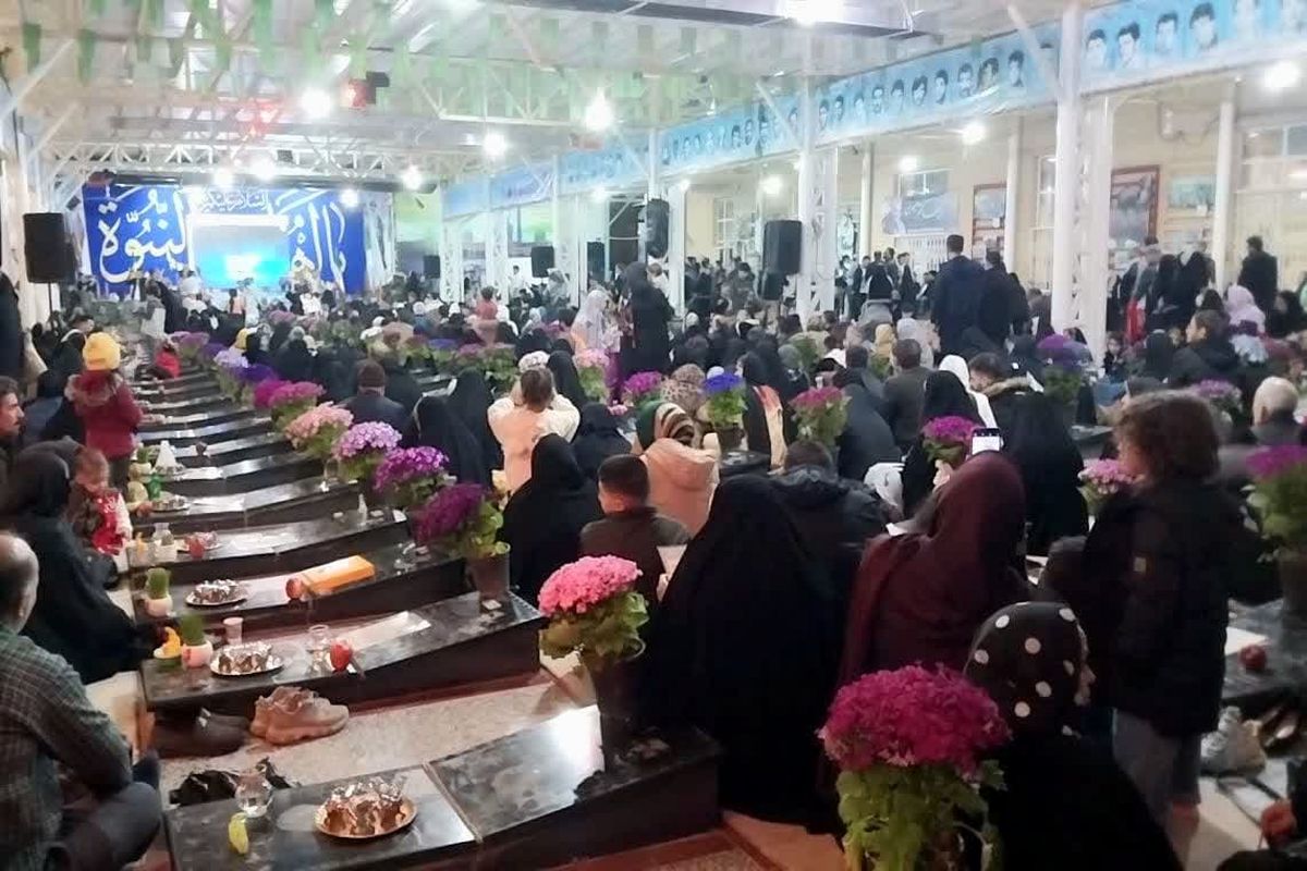 مراسم معنوی تحویل سال نو در گلزار شهدای ملارد برگزار شد