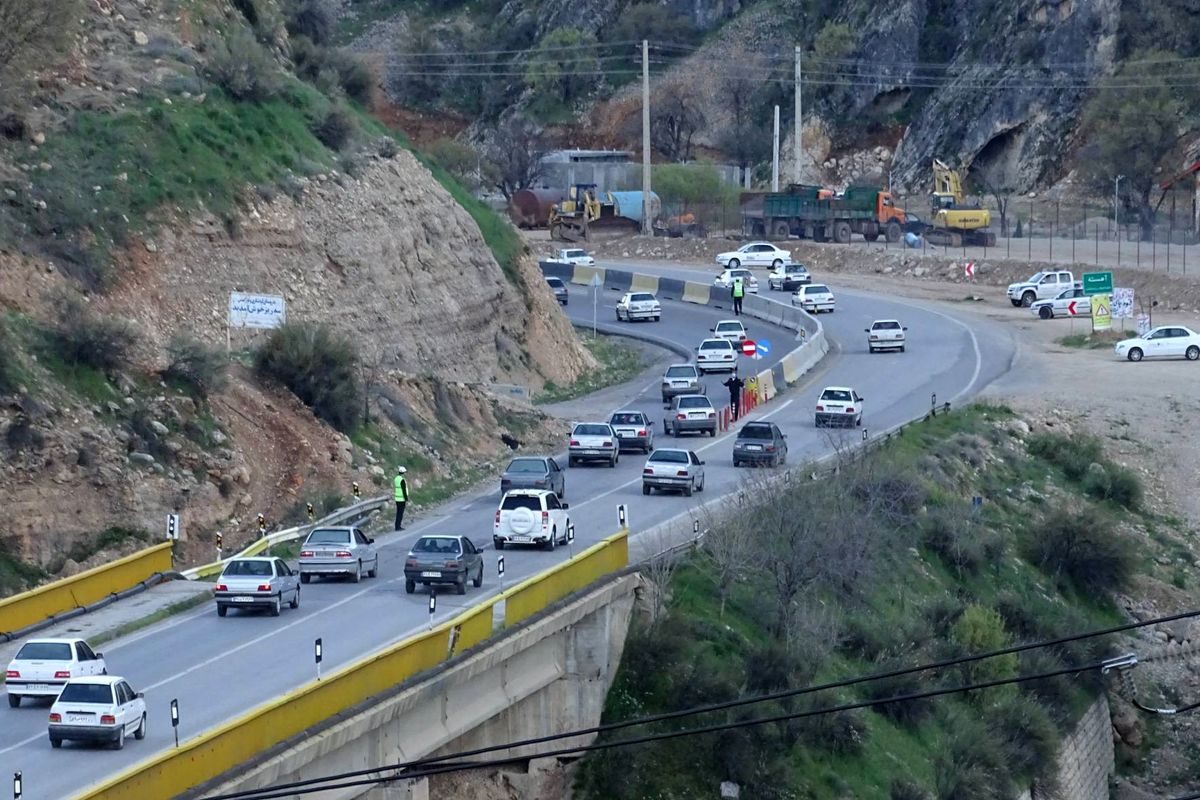 ترافیک سنگین در منطقه تنگ سریز به سمت جاده یاسوج-اصفهان