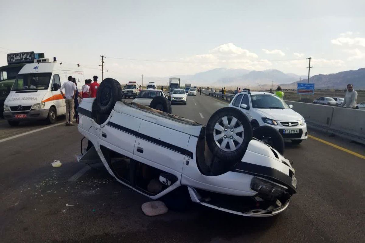 واژگونی پژو ۴۰۵ در اتوبان کاشان- قم  یک کشته و دو مصدوم برجای گذاشت