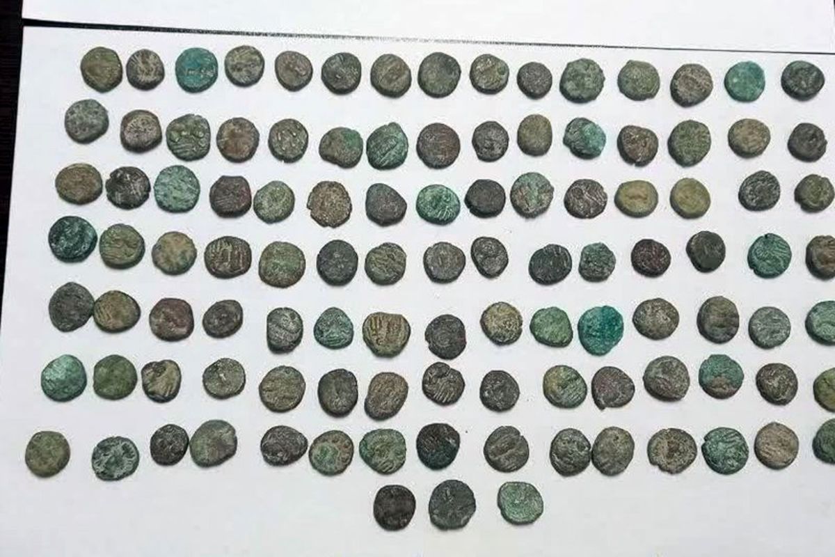 کشف‌ و ضبط ۱۳۸ قطعه سکه‌ اشکانی در گلپایگان اصفهان