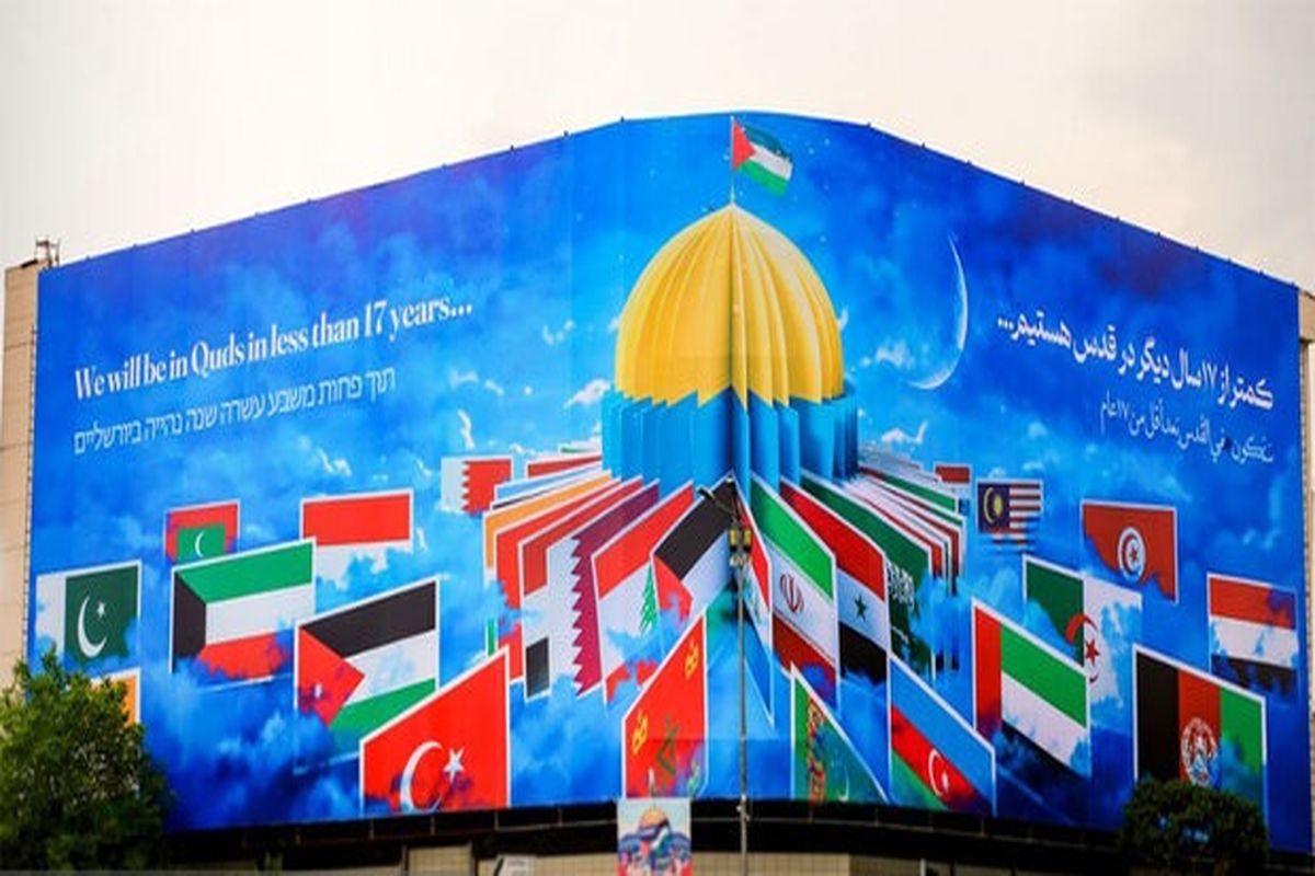 رونمایی از دیوارنگاره تازه میدان انقلاب با موضوع فلسطین