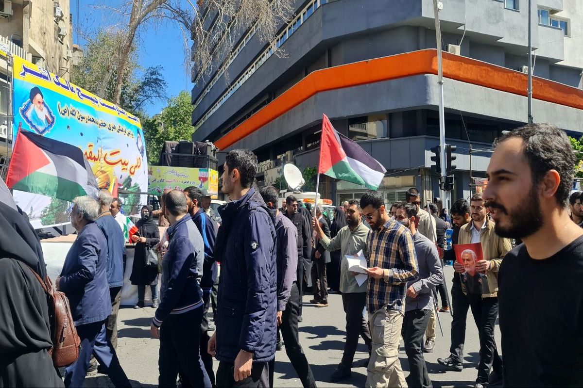 راهپیمایی‌ روز قدس با حضور پرشکوه مردم/ حضور چشمگیر مردم روزه دار تهران در حمایت از آرمان قدس شریف
