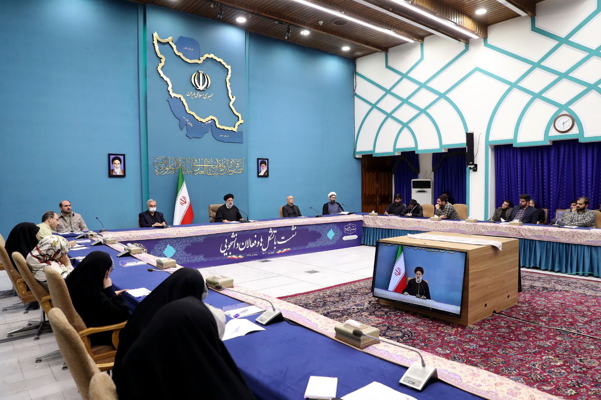 رئیسی: فعالیت هر سکوی خارجی که حاضر به مسئولیت‌پذیری با ایجاد دفتر در ایران باشد، هیچ منعی ندارد/ ماموریت وزیر علوم برای ایجاد یک ساز و کار جدید ارتباط موثر و مستمر دانشگاه با دولت