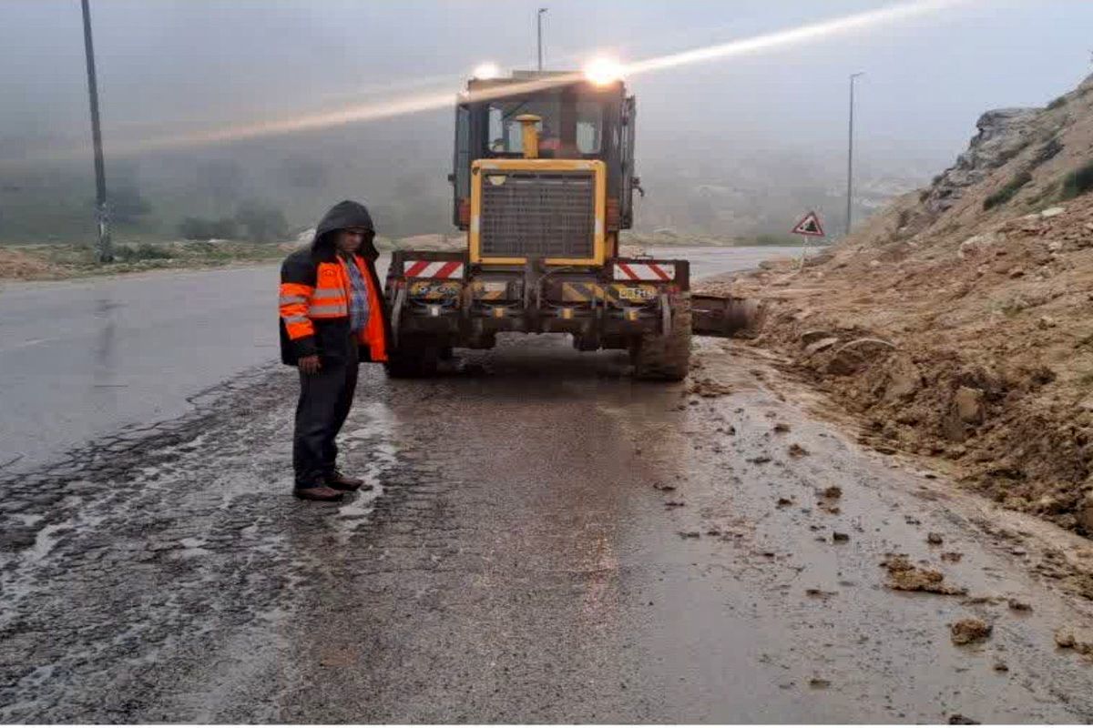 بیش از ۲۰۰ نقطه از مسیرهای خوزستان ریزش برداری شد / بازگشایی محورهای مسدود شده استان طی ۲ روز آینده