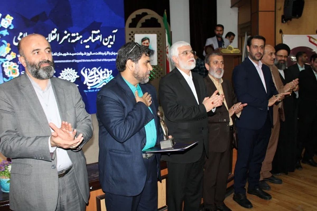 «مجتبی طالبی» به عنوان چهره سال هنر انقلاب اسلامی گلستان معرفی شد