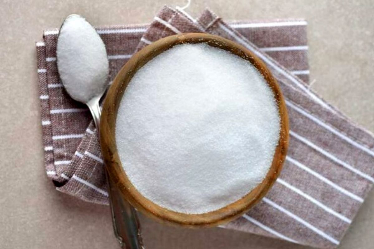 اثرات منفی خوردن بیش از حد شکر چیست؟