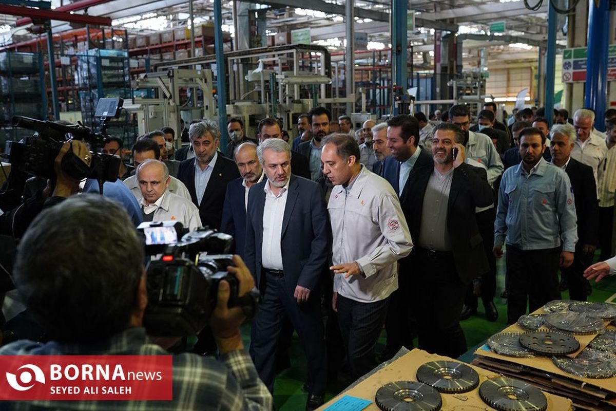 وزیر صمت: امسال ۹ خودروی جدید به بازار عرضه می‌شود / تولید ساندرو ایرانی در دستور کار قرار دارد