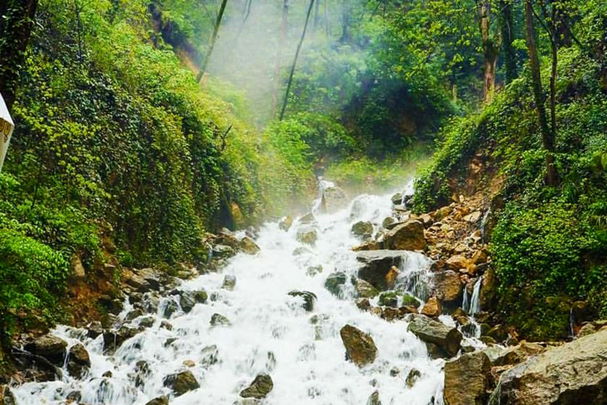 آبشار آب پری ، آبشاری افسانه ای در میان جنگل های مازندران