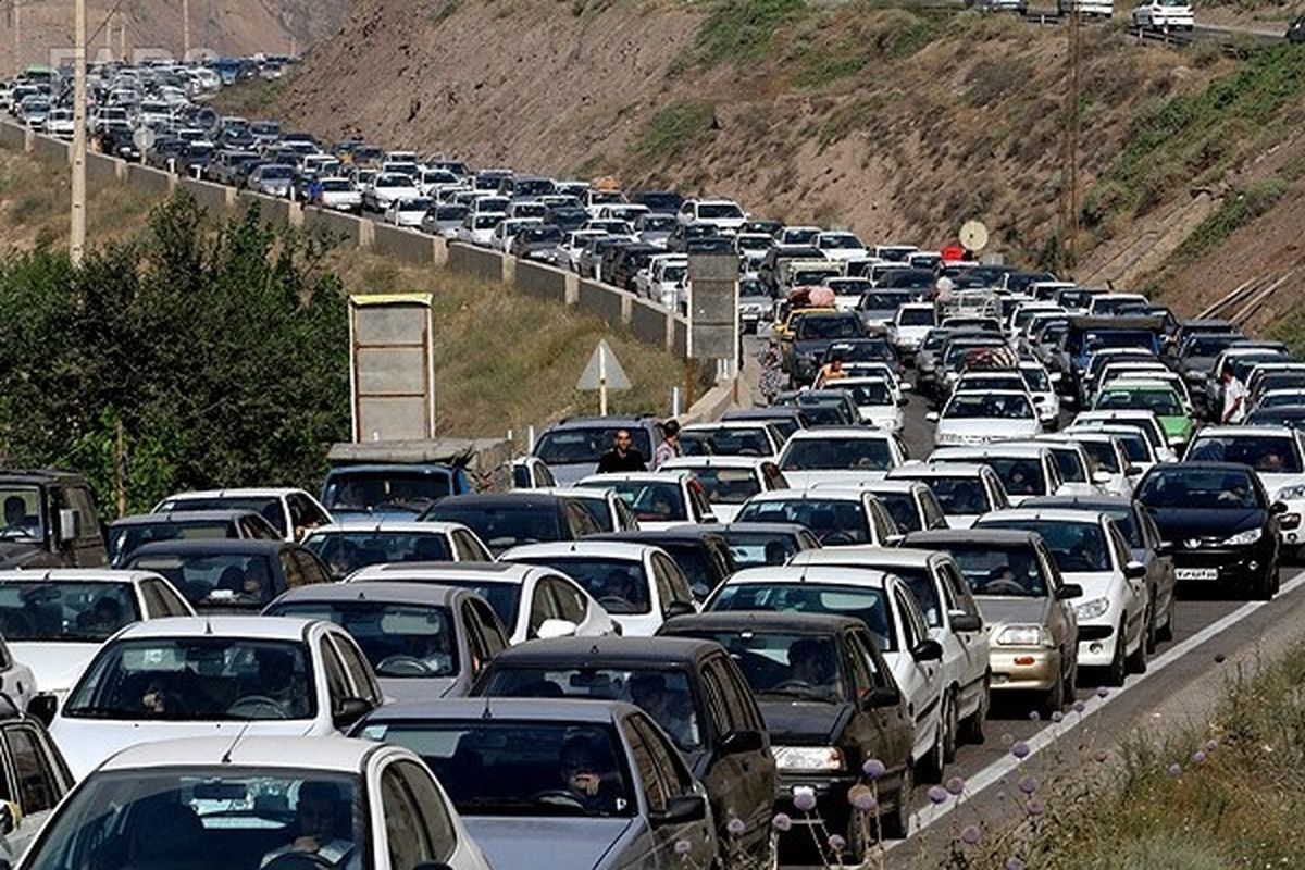 ترافیک سنگین در چالوس و هراز/ بارش باران در جاده‌های ۴ استان