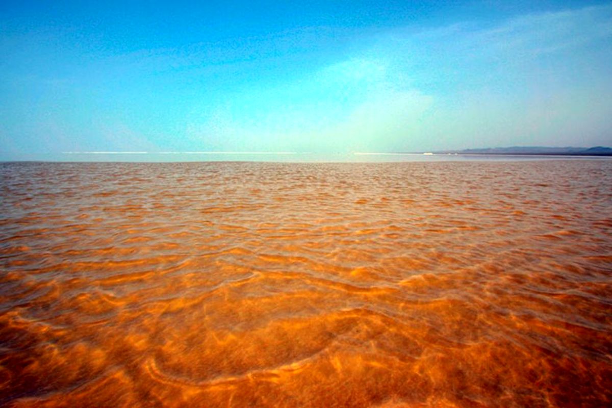 "دریاچه حوض سلطان" یکی از شگفت‌انگیزترین دریاچه ها در نزدیکی قم