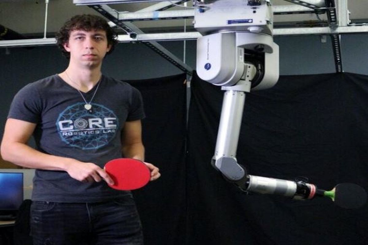استفاده از تنیس روی میز برای شناخت همکاری انسان-ربات