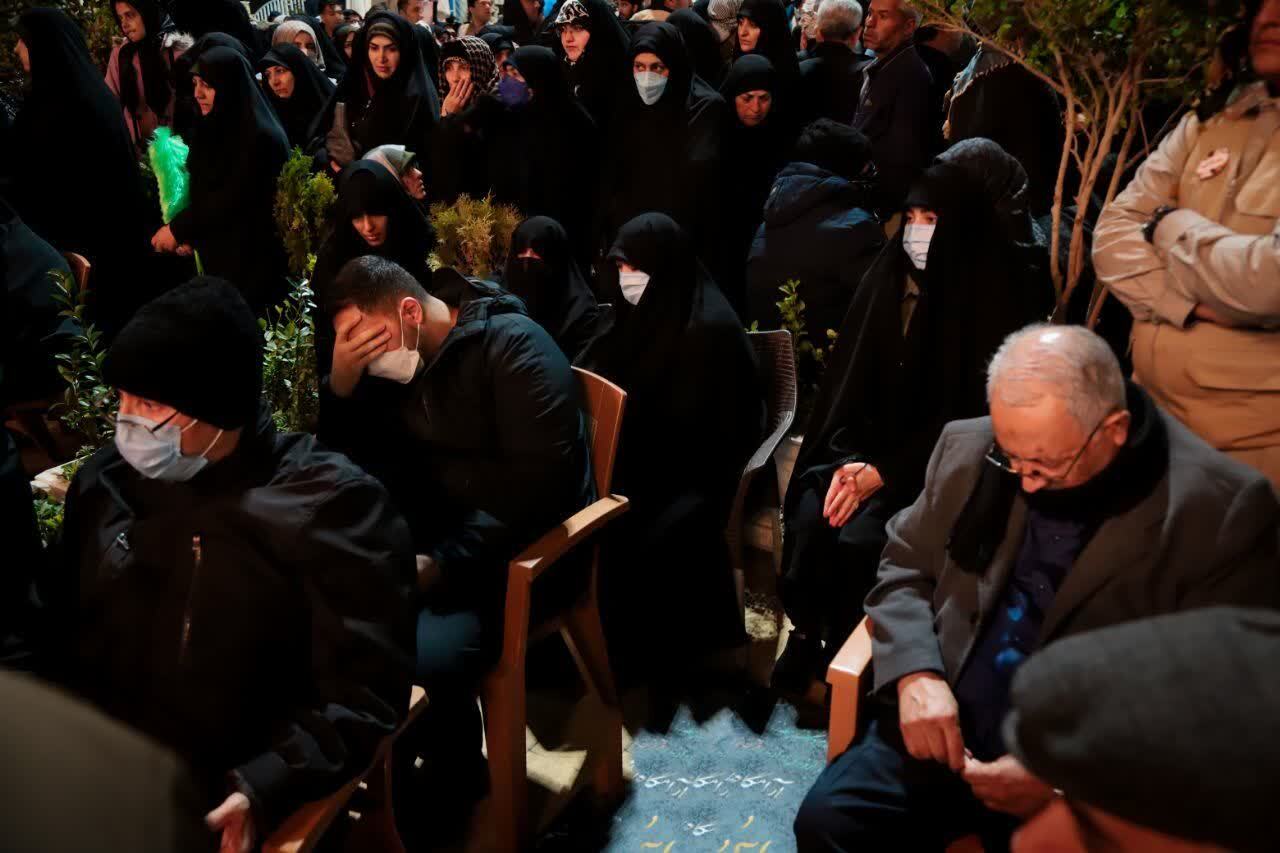 حضور خانواده شهیدان حاج قاسم سلیمانی و پورجعفری در گلزار شهدای کرمان