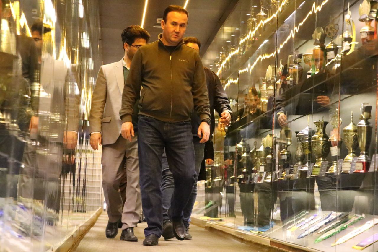 بازدید وزیر ورزش تاجیکستان از ورزشگاه نقش‌جهان