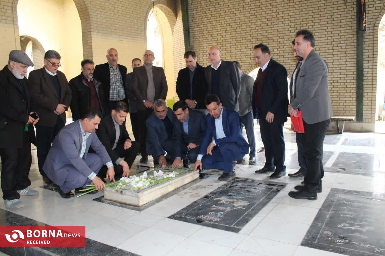 علی جوادی: تلاش می کنیم در کمترین زمان ممکن طرحهای ورزشی نیمه تمام شهرستان قدس را به اتمام برسانیم علی جوادی: تلاش می کنیم در کمترین زمان ممکن طرحهای ورزشی نیمه تمام شهرستان قدس را به اتمام برسانیم