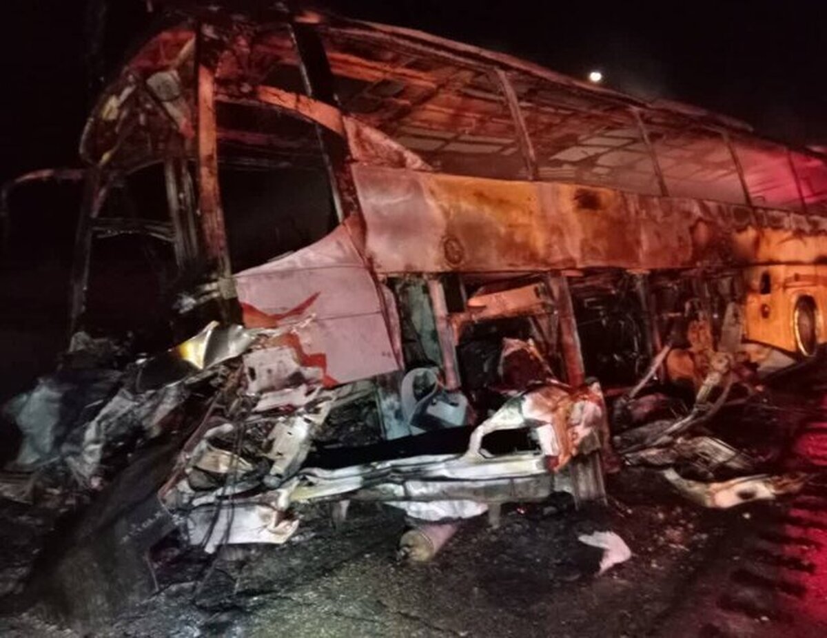 برخورد اتوبوس عقاب اسکانیا با پژو در جاده بم - نرماشیر با 28 کشته و زخمی