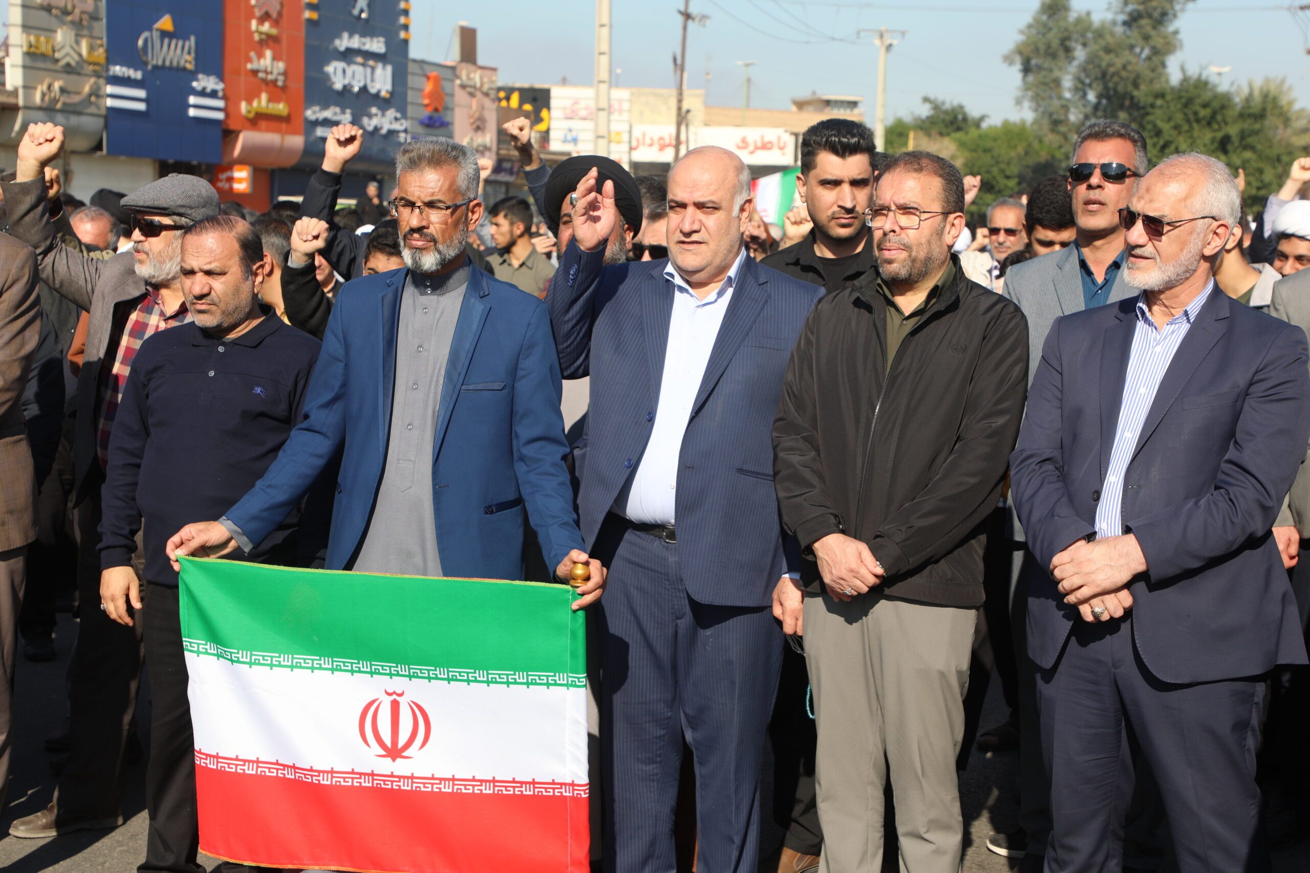 استاندار خوزستان: خون شهدا در قلب ملت به جوش آمده است / ریشه داعشیان را بر می چینیم