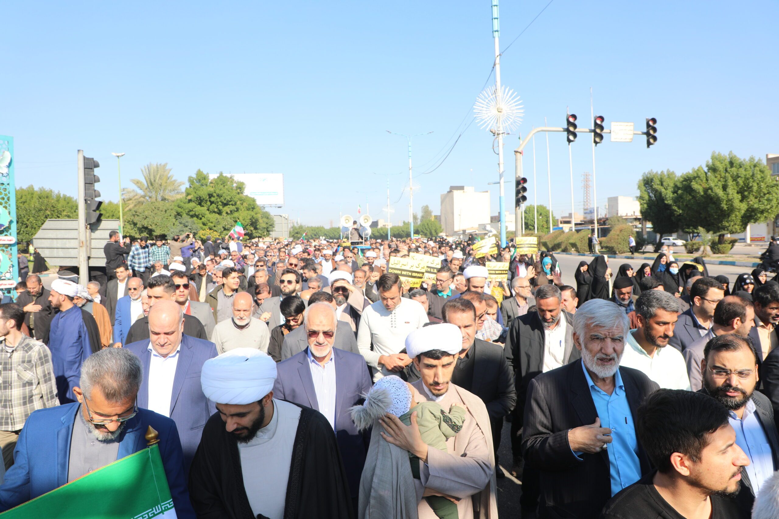 استاندار خوزستان: خون شهدا در قلب ملت به جوش آمده است / ریشه داعشیان را بر می چینیم
