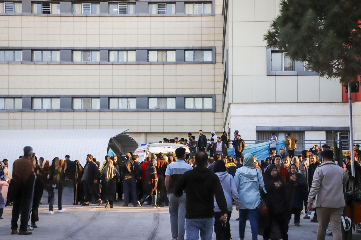 رئیس اورژانس کرمان: ۷۹ نفر از مجروحان حادثه تروریستی همچنان در بیمارستان‌ها بستری هستند
