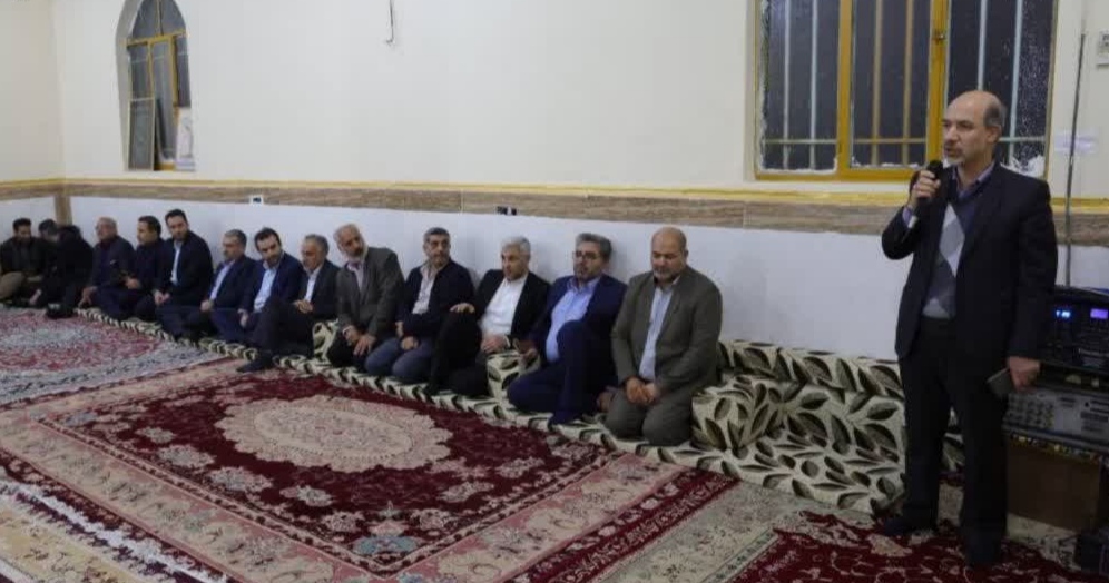 وزیر نیرو در آبادان: دولت از همه ظرفیت های خود برای رفع مشکل مردم بهره می برد